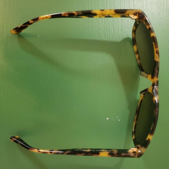 Maui Jim -- PLUMERIA - MINT CONDITION !!! - Picture 6 of 6